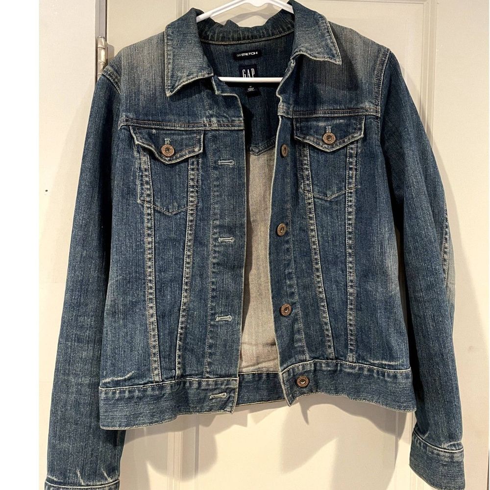 Vintage Looking Gap Stretch Jean Jacket - Medium 98% cotton & 2% lycra/spandex